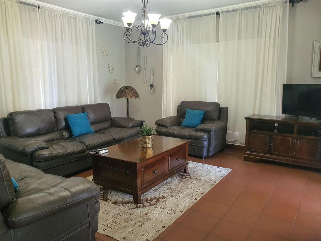 Micasa Sucasa Guesthouse Lephalale Ngoại thất bức ảnh